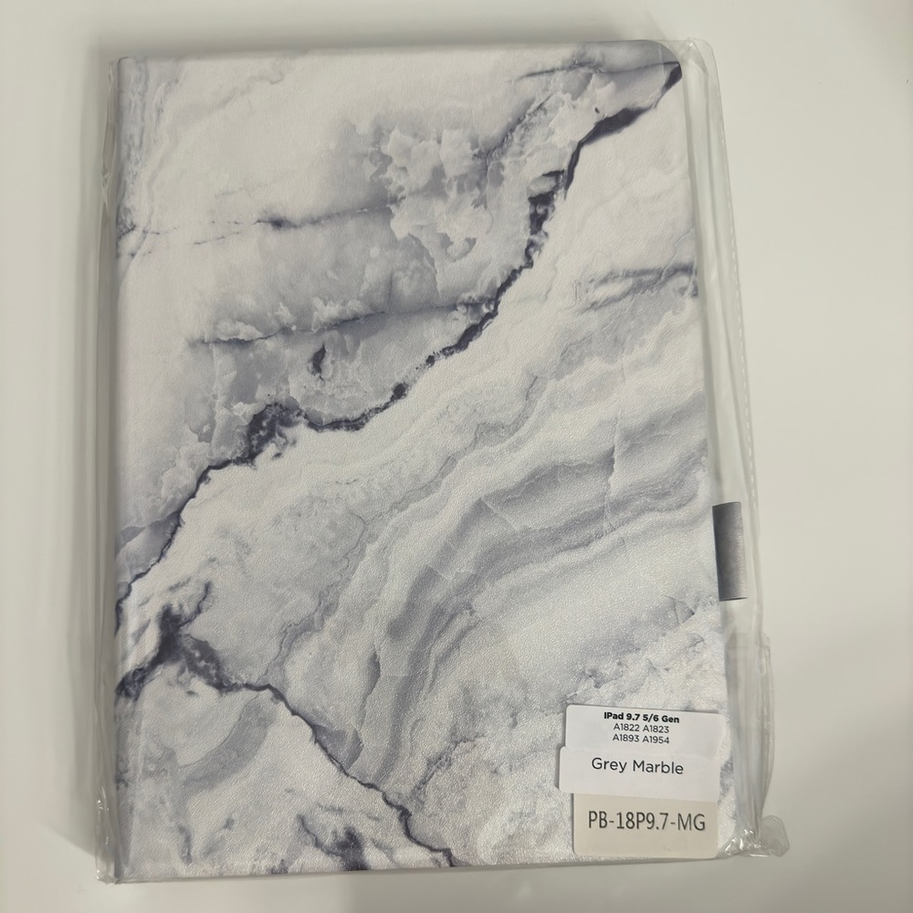 Chic Geeks Grey Marble IPAD Case - Picture 4 of 5